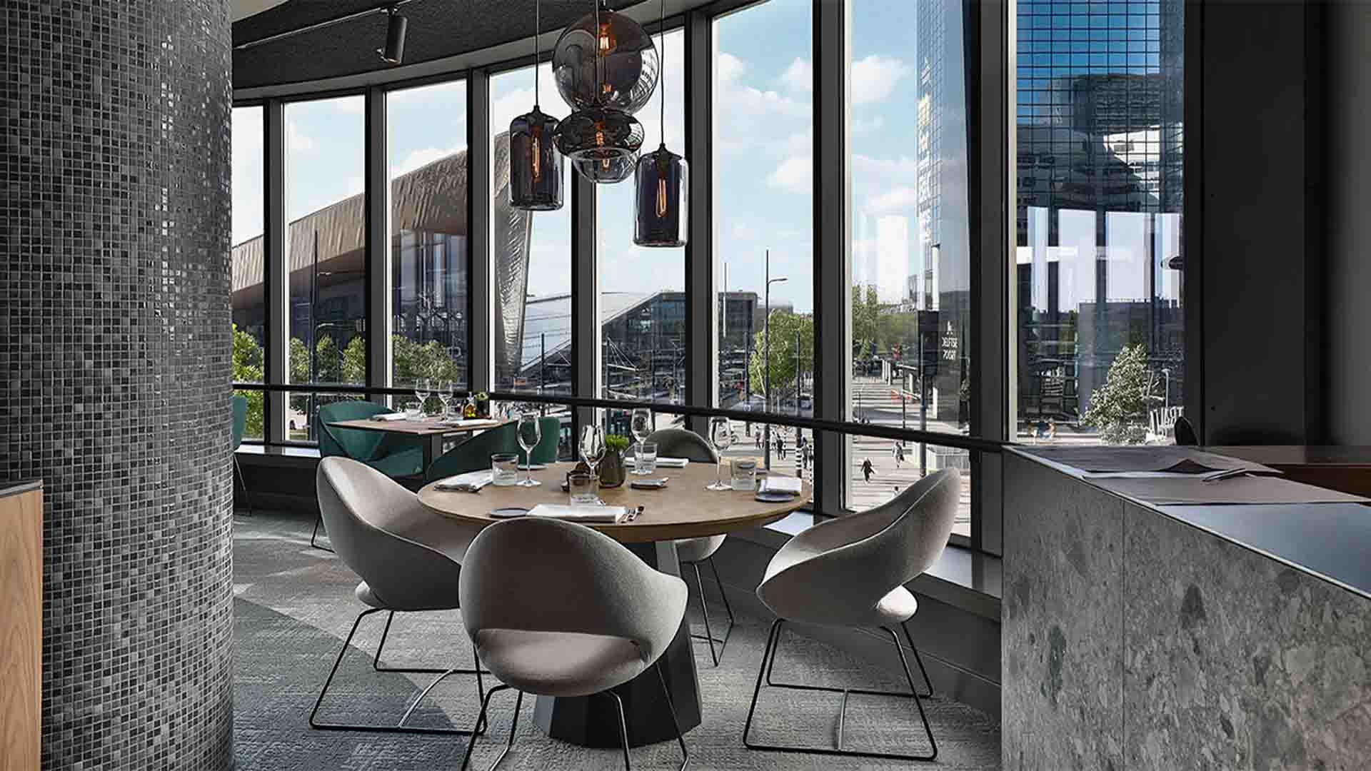 Maaskant meubel- en interieurbouw - projecten - the millen - Rotterdam - restaurant - tafel - stoelen