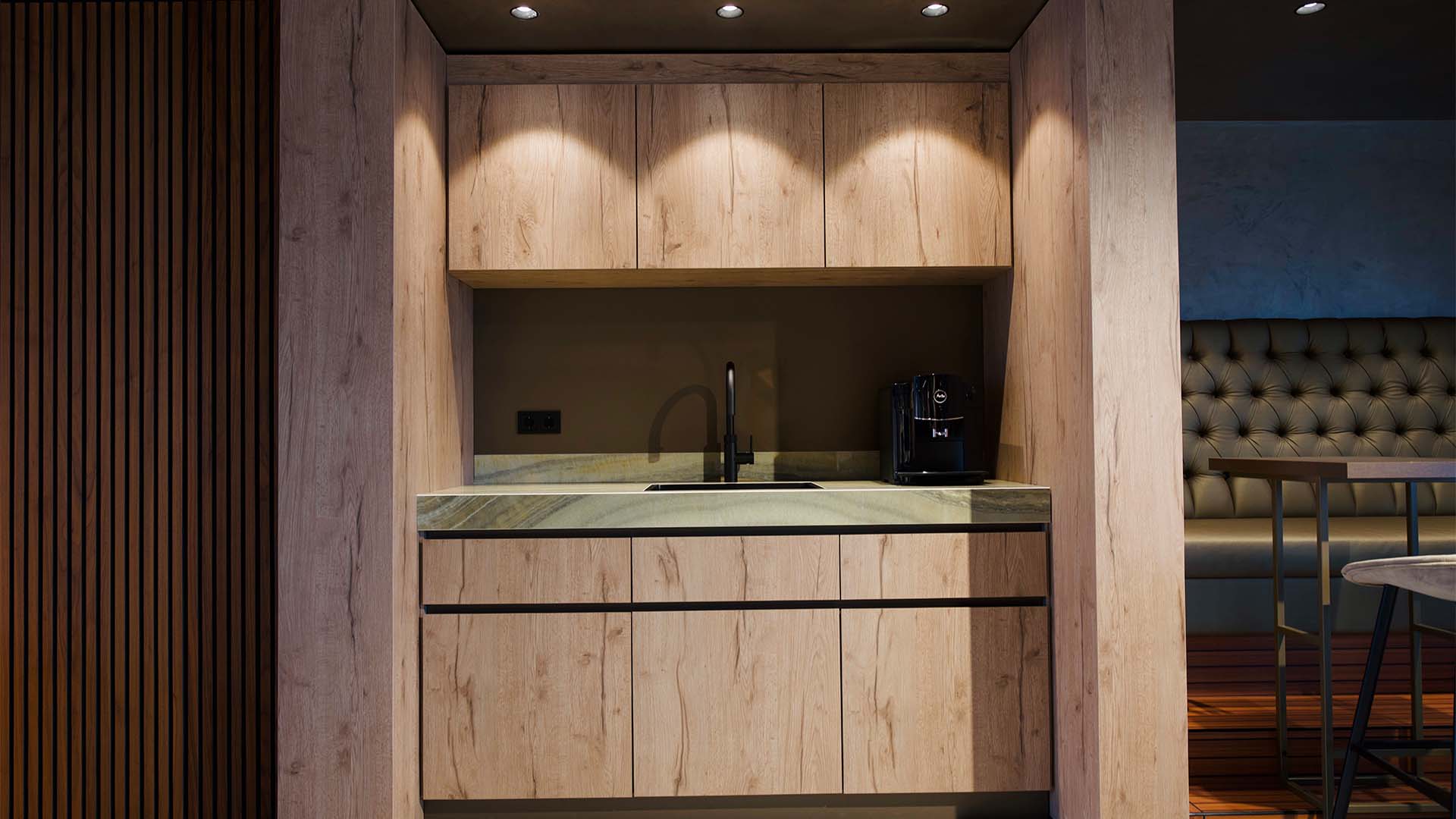 Maaskant meubel- en interieurbouw - projecten - werken - kantoor - Numansdorp - keuken - houten - panelen
