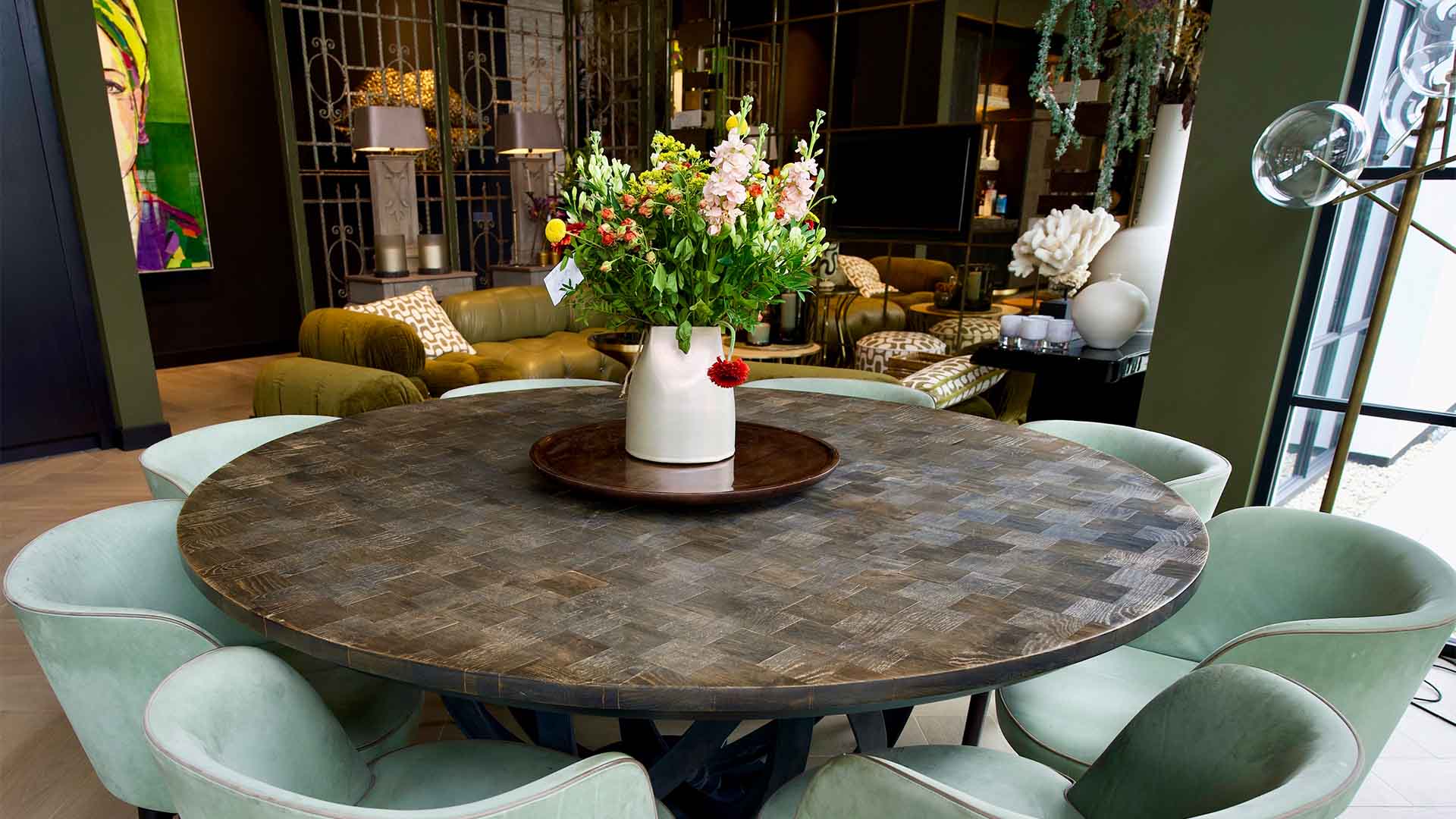 Maaskant meubel- en interieurbouw - wonen - villa - numansdorp - woonkamer - tafel - eetkamerstoelen